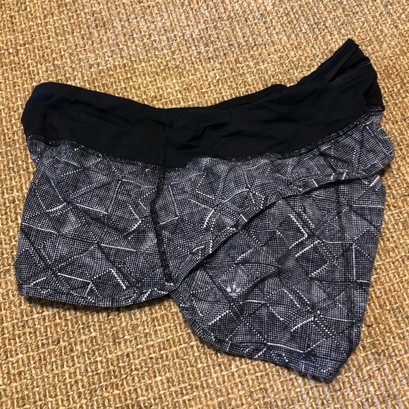 Lululemon Speed Short Formation Alpine White Black NWT Size 6 - Picture 6 of 8